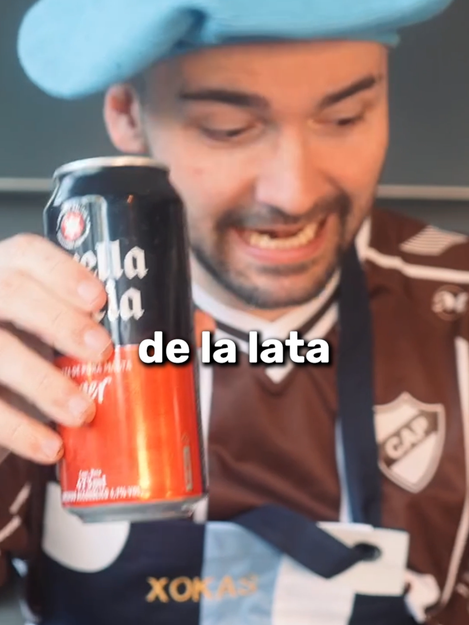 experto cervecero enseña como tirar una birra