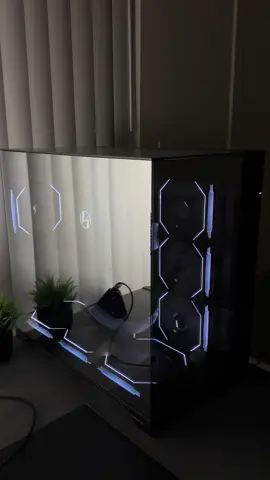 🙂‍↕️ #techtok #fyp #tech #pcsetup #peripherals #gamingsetups #lianlio11visionchrome