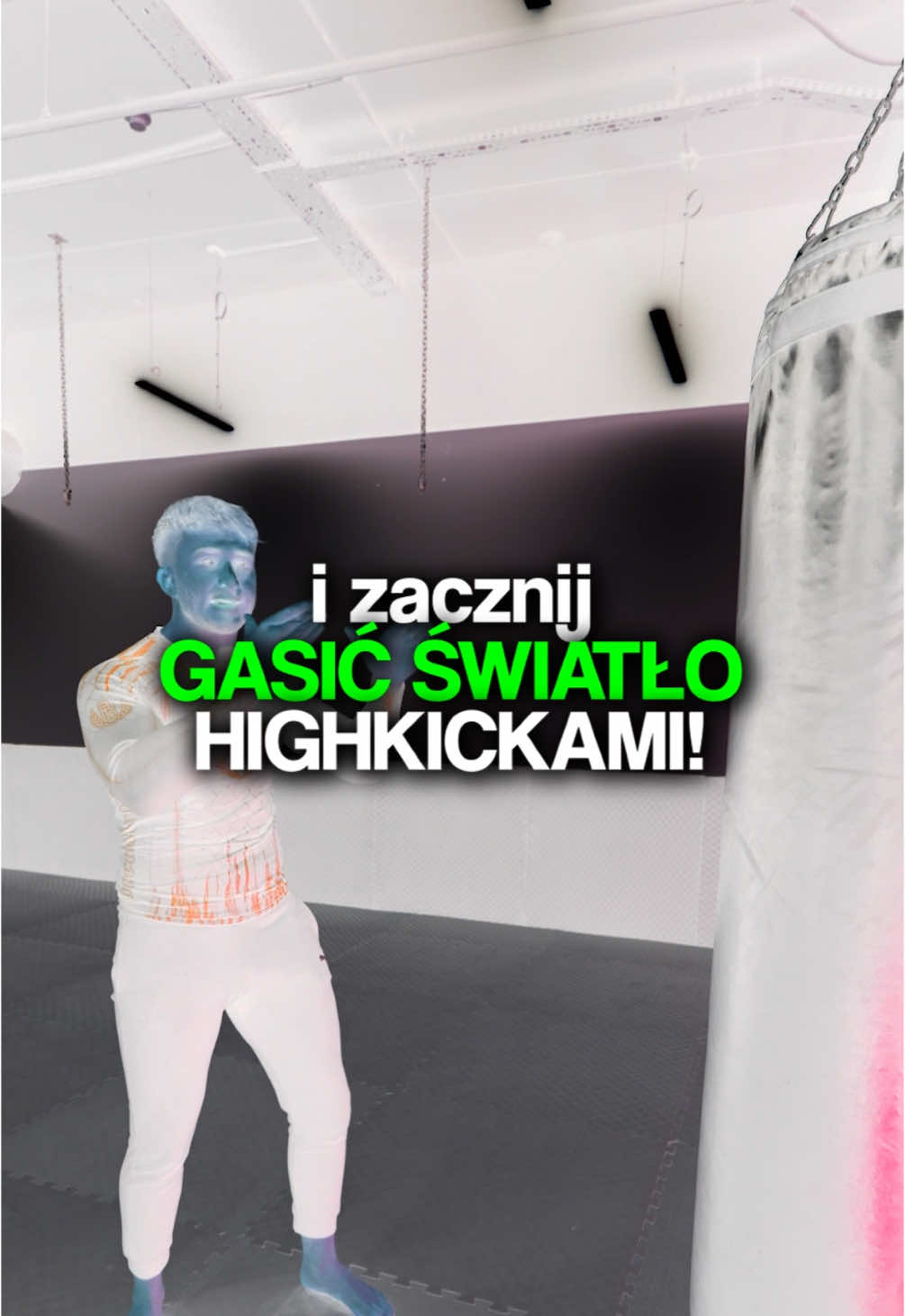 Chcesz gasić światło HIGHKICKAMI? Odbierz DARMOWY plan pod zabójcze highkicki kilkając w link na moim profilu! ✅ #kickboxing #sportywalki #mma 