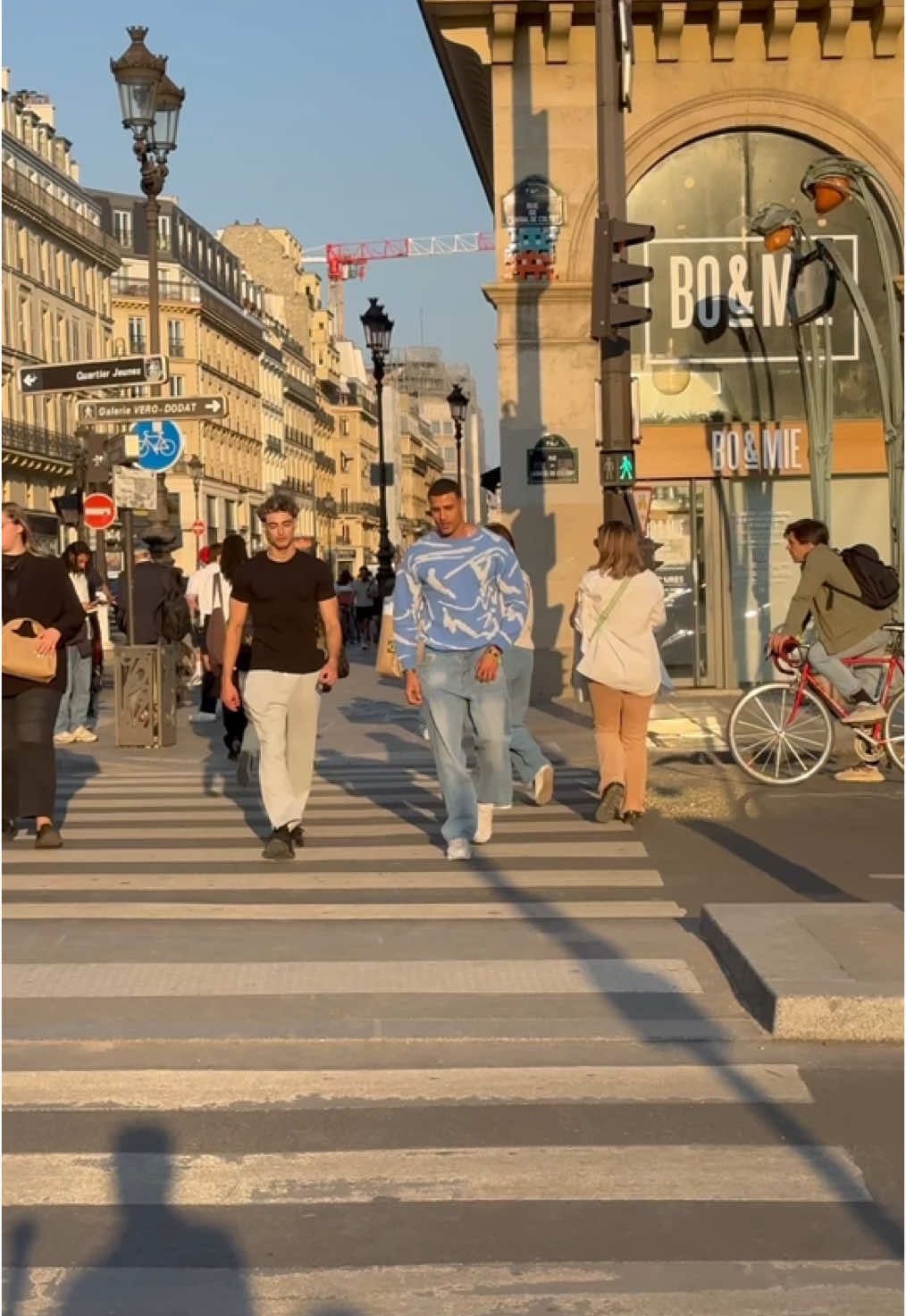Eyes contact with my brother in Paris 