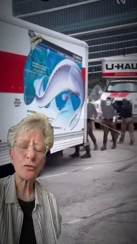 Shame on you #Uhaul  #lgbtq🏳️‍🌈 #lesbian #lesbiansoftiktok #wlw #wlwtiktok #fypシ #🏳️‍🌈 #FDT #wrongsideofhistory #boycott 
