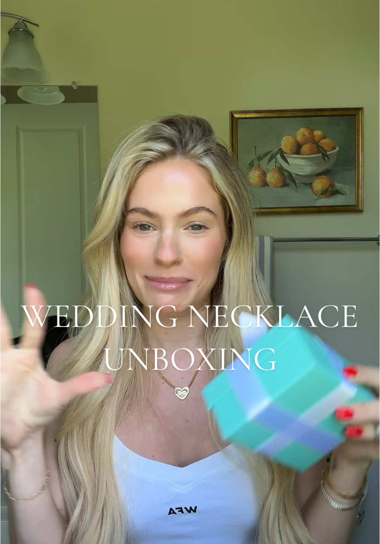 it’s exactlyyyyy what i was looking for 🤭🤍🫶🏼🐚 #tiffany #necklace #bride #2025bride #bridalnecklace #pearls #classic #bridal #2025weddingideas #weddinginspo #brideinspo 
