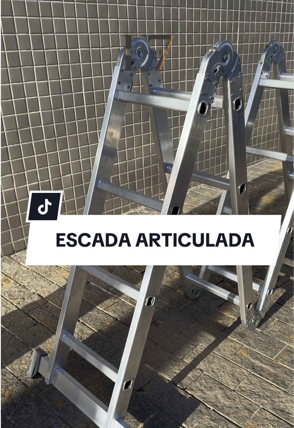 Uma escada, várias soluções! A escada articulada é sinônimo de versatilidade, leveza e segurança pra quem não pode perder tempo no dia a dia. No vídeo, você confere na prática como ela se adapta a diferentes tipos de trabalho — tudo com a qualidade e confiança EscaseveN! Quer agilidade de verdade? Então vem garantir a sua! 📍 Rua Engenheiro Pegado, 192 – Vila Carrão, SP 🔗 Link na bio pra falar com a gente! #escadaarticulada #alumínio #versatilidade #escadasprofissionais #entregarápidasp #escaseven #mãonamassa