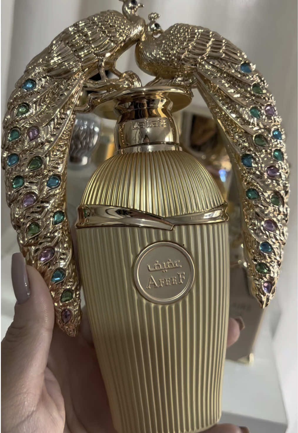 ✨ Afeef da Lattafa é um perfume que é pura poesia em frasco! Com uma presença marcante, sofisticada e envolvente, ele é aquele tipo de fragrância que não passa despercebida. Notas que encantam, design que hipnotiza e uma performance de respeito. Esse é o poder do Aleef! 🌹 Já conhece essa preciosidade da Lattafa? 👇 Conta aqui nos comentários qual perfume da marca é o seu favorito! 🔁 Salva esse Reels pra não esquecer dessa dica olfativa maravilhosa! #importados #mulherescheirosas #perfumearabe #perfumefeminino #viralreelsvideo❤️ #lattafaperfume #CapCut 