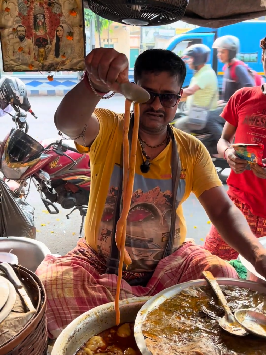 Dada ka Famous Charkoda dekha kya?! Mutton aisa jo dil jeet le — taste bhi, swag bhi full power! #DadaKaCharkoda #MuttonMagic #StreetFoodVibes #DesiTadka #fyp 