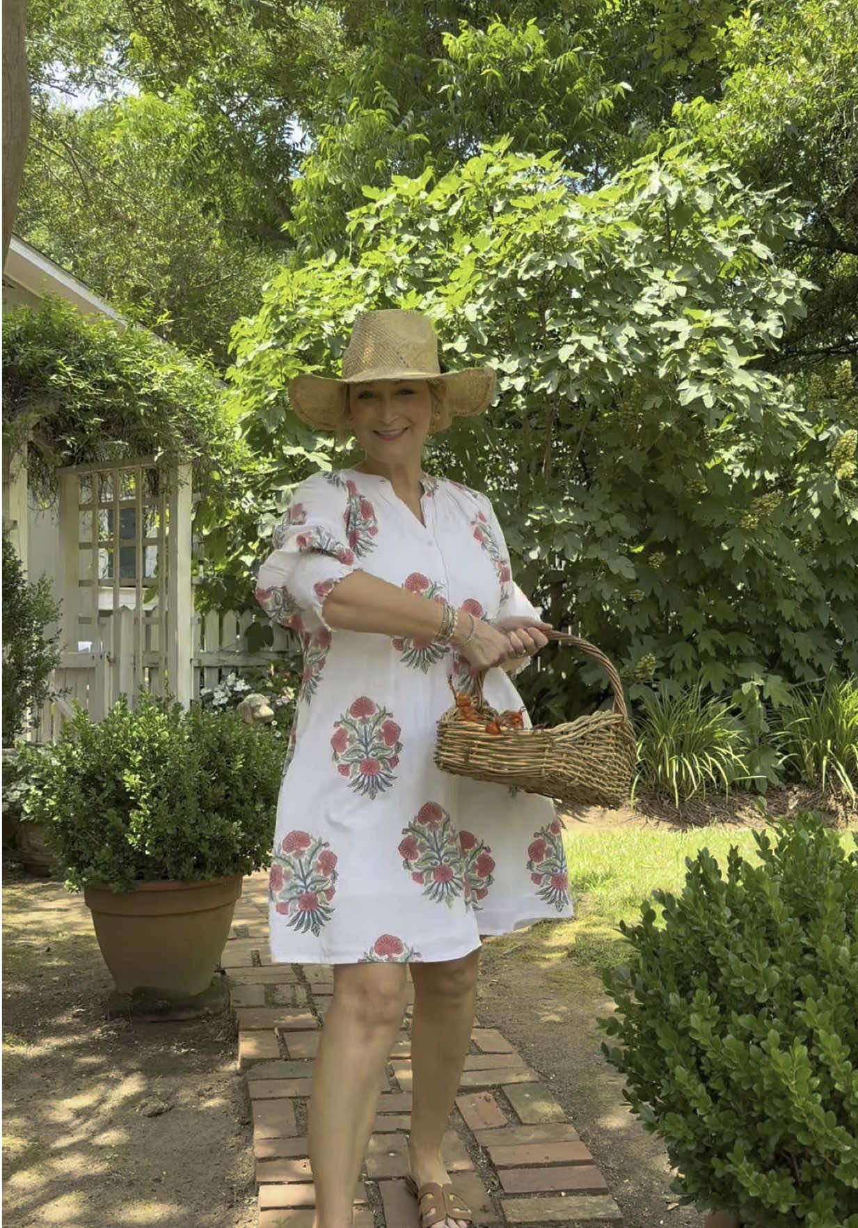 These warm days and rainy afternoons make for beautiful flowers. My @Shopfoxandhen dresses are perfect for these summer days whether cutting flowers or spending time with family. Code Kasey15. #capcut #OOTD #may #mayflowers #fyp #blockprint #flowers #classicstyle 