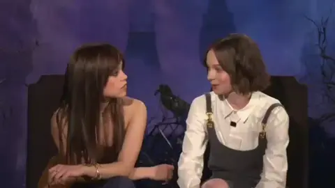 Jenna Ortega e Emma Myers batendo um papo em português parte 1 😍