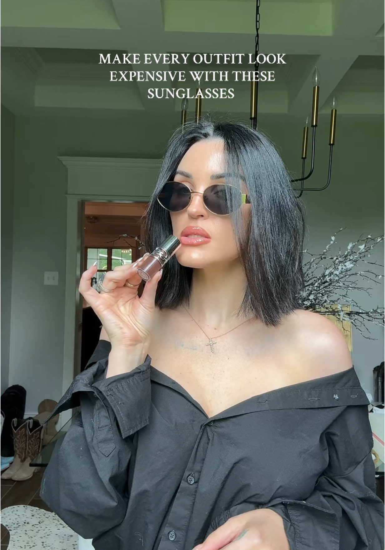 If I had a dollar for every time someone asked me to link these sunnies, I’d be a millionaire lol  #chicstyle #elevatedbasics #OOTD #sunglasses #classy #fashion #expensive 