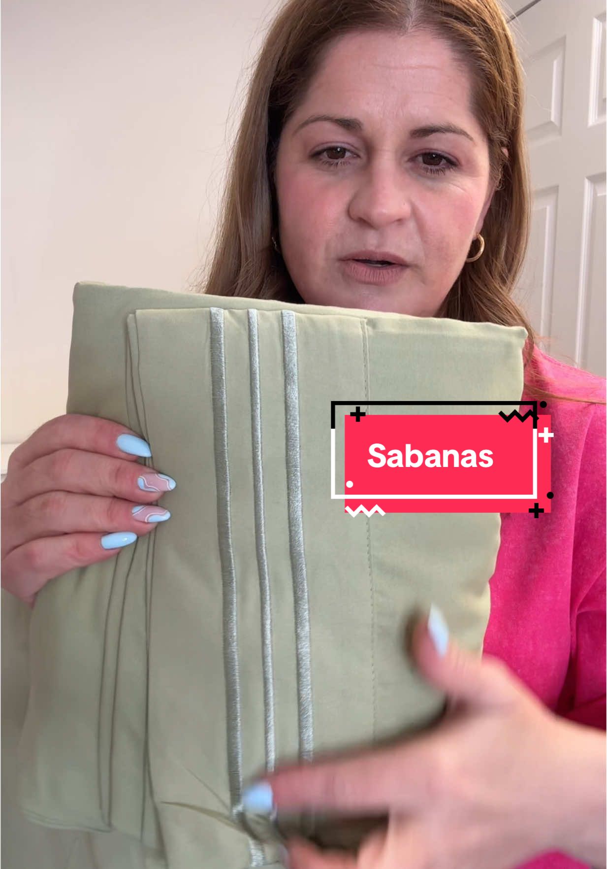 Estas sábanas de 4 piezas son una maravilla! Vienen con sábana ajustable, sábana plana y dos fundas para almohadas. La suavidad es increíble, los colores son delicados y combinan con cualquier habitación. ¡Una opción práctica, cómoda y con buena calidad! Yo las estoy usando y me encantan, pero como siempre, ¡la decisión es tuya! Hashtags sugeridos: #Sábanas4Piezas #RopaDeCama #TikTokShop #SábanasSuaves #MiHogarActivo #DormitorioConEstilo #SábanasCómodas #HogarConfortable #CamasBonitas@Lux Decor Collection 