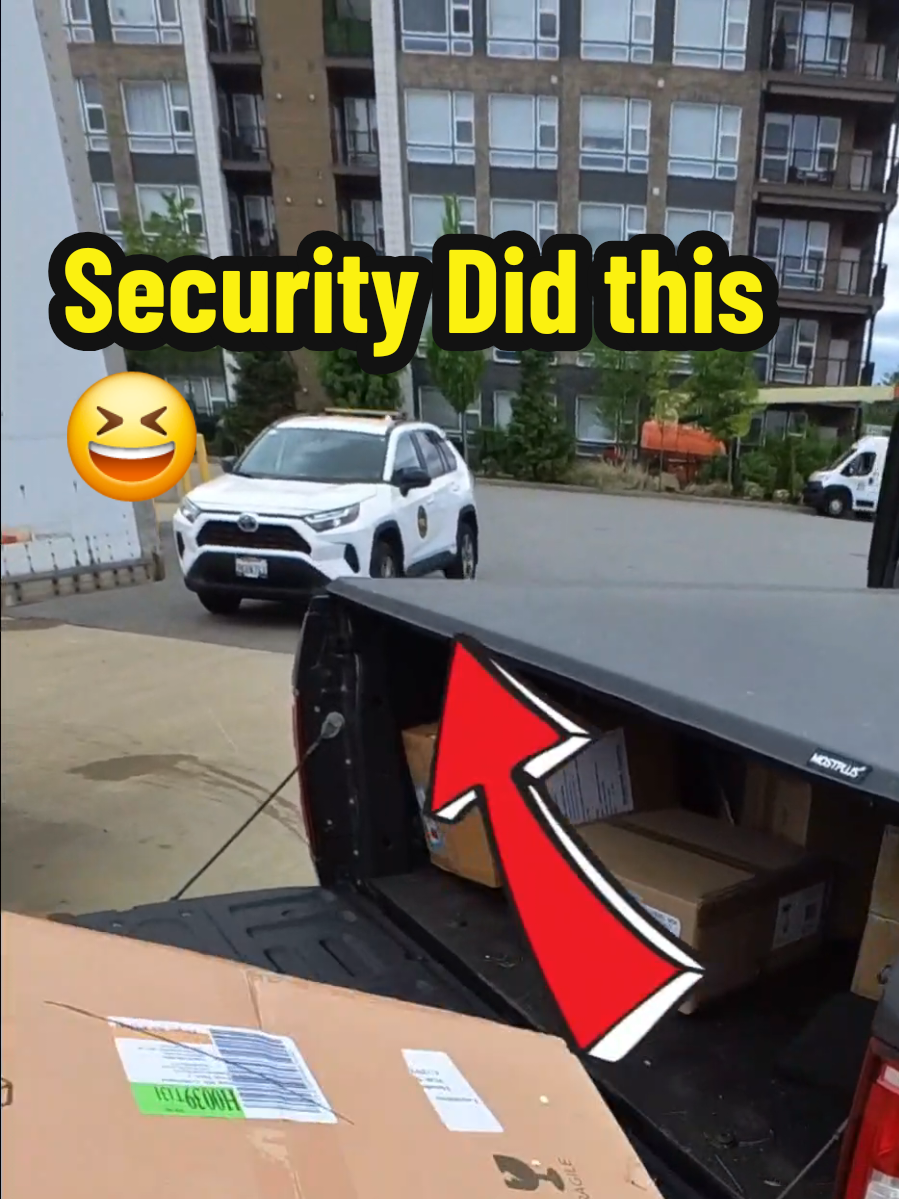 Security caught me taking over $1000 of merchandise from the trash and this happened 😳!!  #dumpsterdiving #security #police #light 