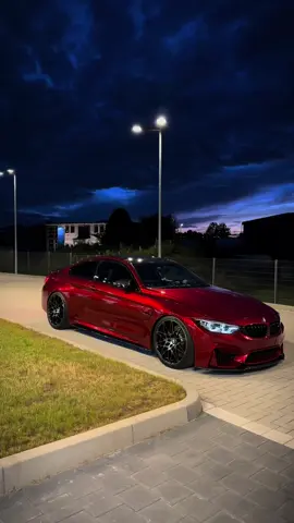 ihre Blicke lassen mich versteinern  #bmw #bmwm4 #bmwm4competition #m4 #carguys #tuningcars #bmwlife #bmwlove #mperformance #lacazette 