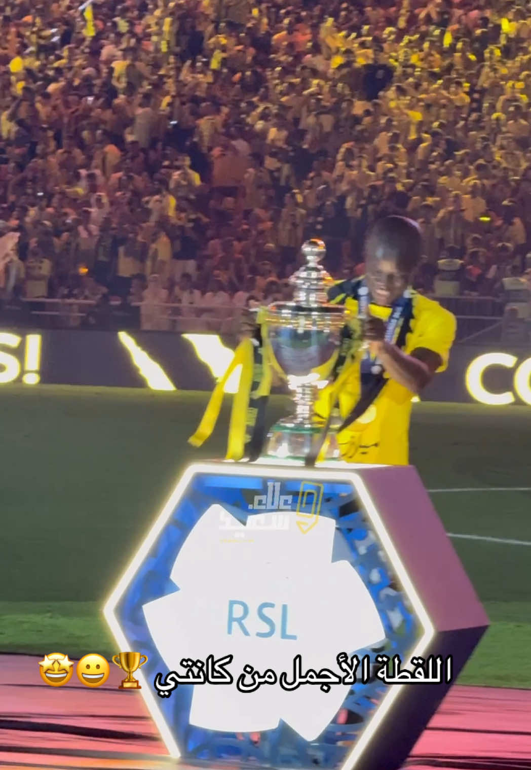 لاعبي #الاتحاد مع كأس الدوري #spl #علاء_سعيد #explore 