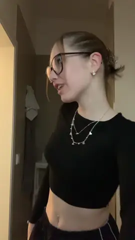Wenn dein Crush plötzlich online geht… du so: 💅 Markier ihn/sie jetzt – ohne Kontext. 😈 #relatable #flirtmode #tiktokdeutschland #viralvideos @al0naa6