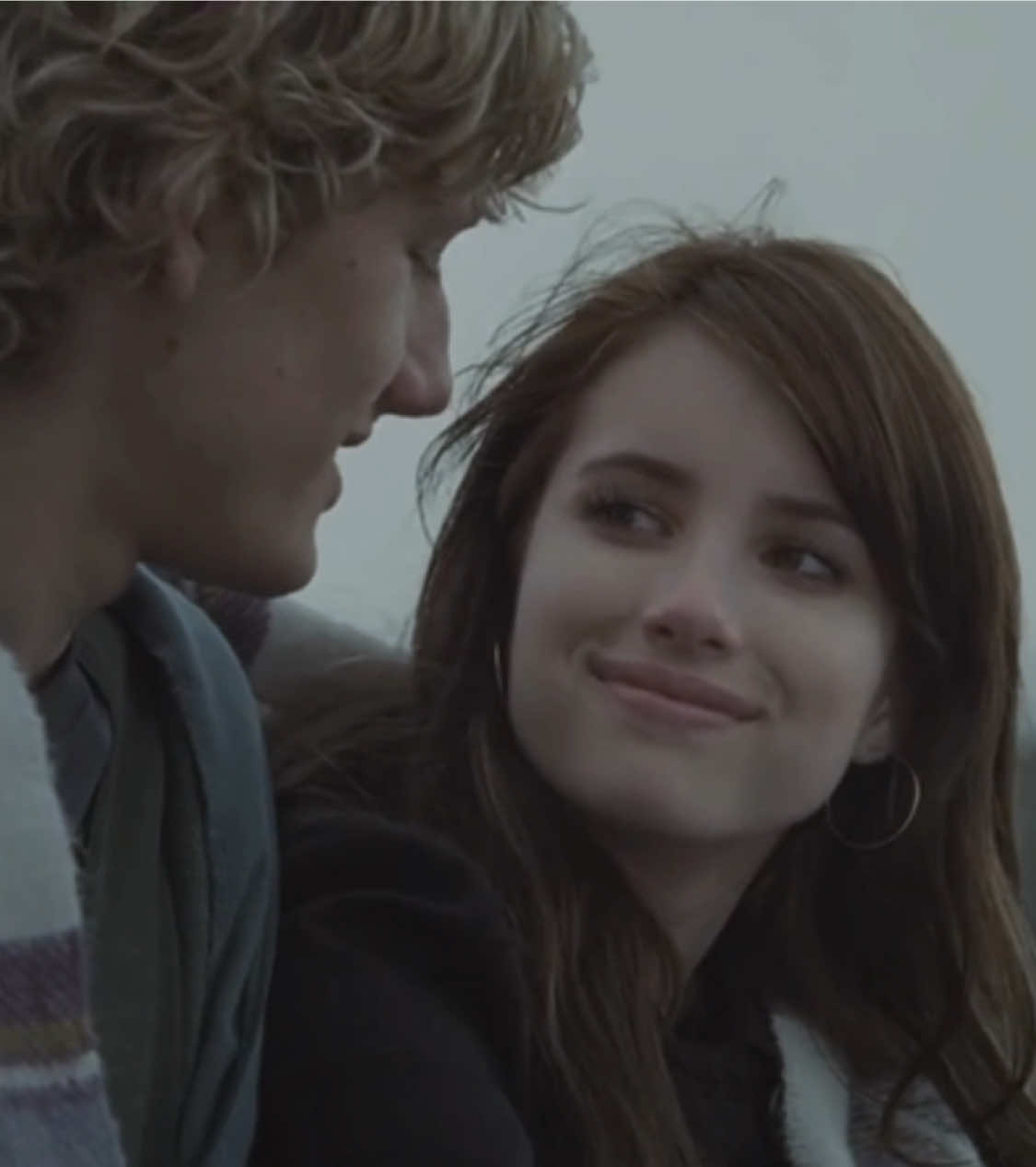 • #WILDCHILD eu amo tanto romance !!! #fy #foryou #emmaroberts #poppymoore #poppy #poppyandfreddie #freddie #garotamimada #romcom #chasingpavements #comediaromantica 
