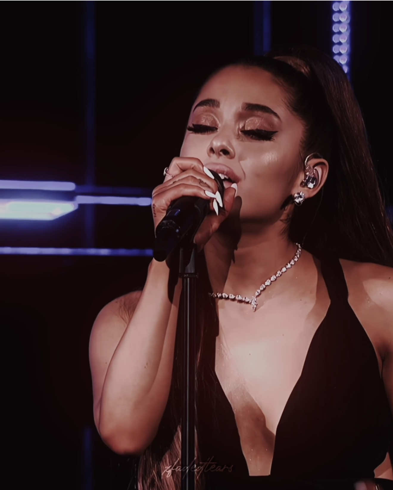 ariana x billie x sleep token  ac: tt  spc: @sceneagb @buterascp @💿  dt: @s @crae @ghostinsfilm @⏾ 𝓃𝒾𝑔𝒽𝓉.𝒶ℯ𝓅 @bella ☽ @bhriszn @GHX$TED  __ #xfadedtears #fypシ #viral #arianagrande #arianagrandeedits #billieeilish #billieeilishedit #sleeptoken #sleeptokenedit 