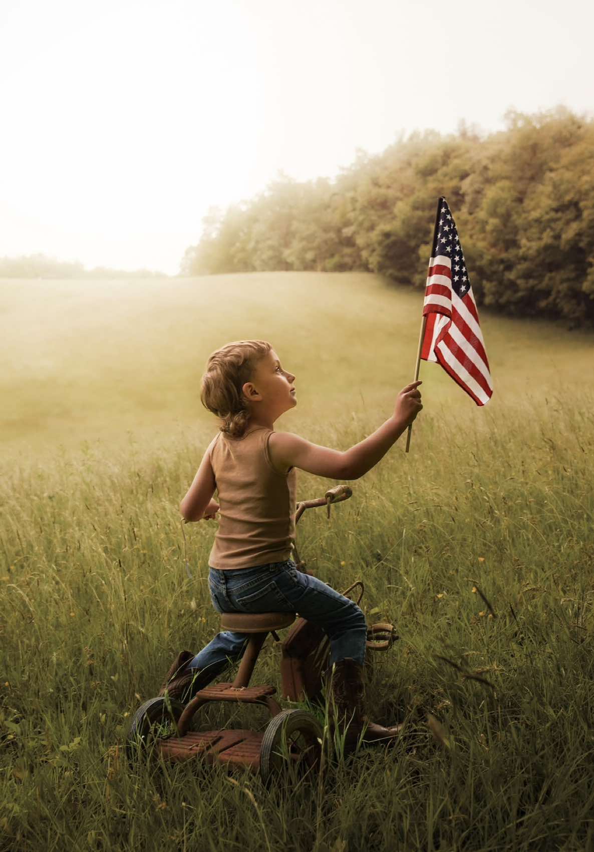 🇺🇸 Happy Memorial Day 🇺🇸 Today we honor and remember the brave men and women who made the ultimate sacrifice for our freedom. ❤️🤍💙 . . . #MemorialDay #westvirginia #memorialdayweekend #wvphotographer #america #childphotography #usa #photography #sonya7iii 