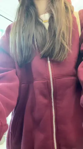 📢 | Novo vídeo  — Elas sempre gravando tiktoks no aeroporto 😂  #madeleinemcgraw #violetmcgraw #familymcgrawbrasil 