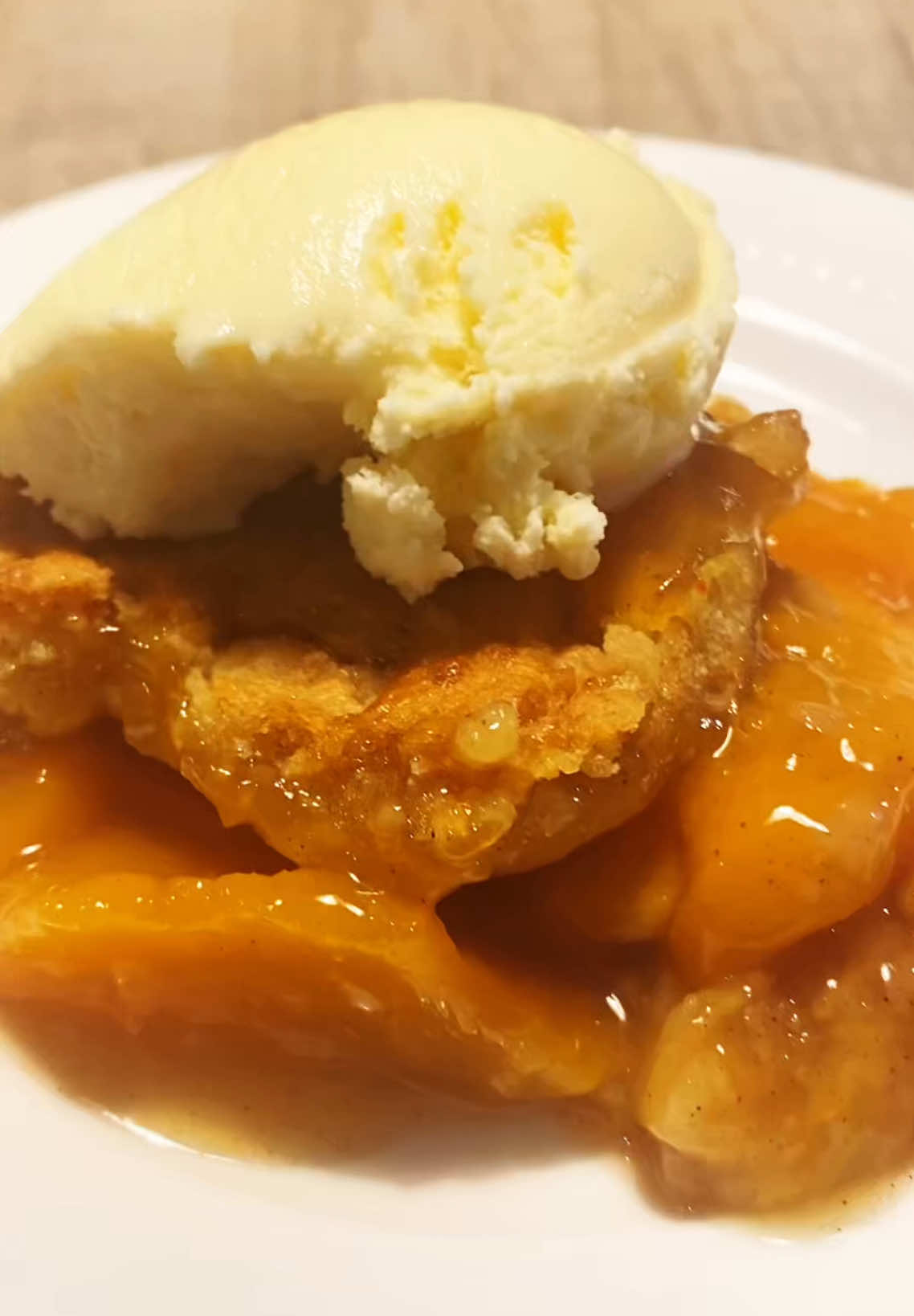 The EASIEST Peach Cobbler Recipe 🤤 Here’s the written recipe! 2 (29 oz) cans sliced peaches 11/2 cups sugar 1 tsp cinnamon 1/3 cup corn starch 1/3 cup water 1 box (butter flavor) yellow cake mix 3/4 cup butter (or 1 1/2 sticks) Enjoy! And Happy Memorial Day! #peachcobbler #memorialday #memorialdaydessert #peachcobblerrecipe #tiktok #tiktokfood