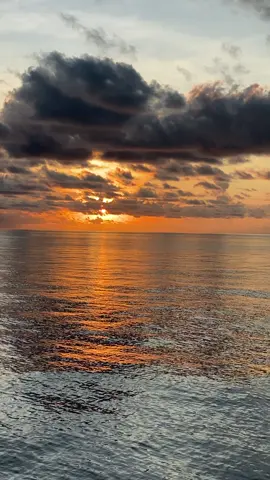 Di dewasa ini ada aja yah cobaan..  #pelautpunyacerita #fypage#sunset 