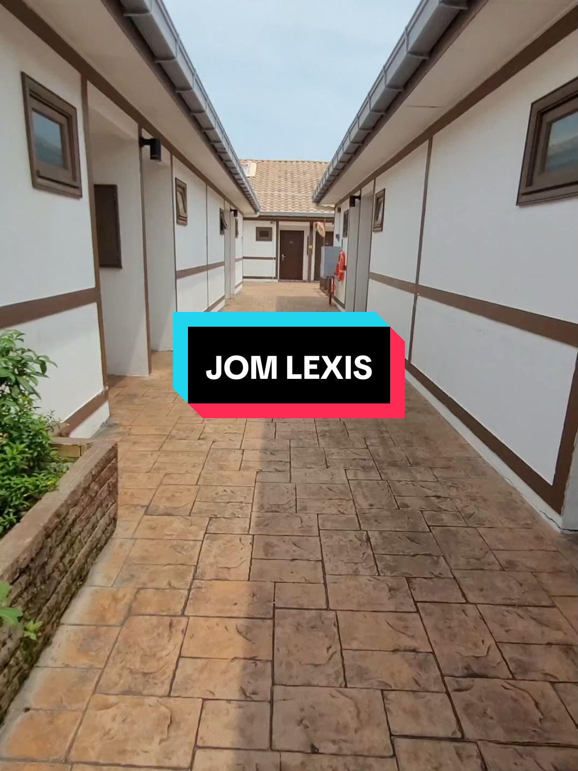 Replying to @zaida2611  1️⃣ Pilih jenis Lexis yang berkenan di hati – Lexis PD, Grand Lexis, atau Lexis Hibiscus 🌊 2️⃣ Pilih tarikh percutian – Nak hujung minggu? Cuti sekolah? Tempah awal lagiii bagus. 3️⃣ Terus je WhatsApp Zura 📲 Tekan link dekat bio tu senang je! #viralvideo #viral #fypage #waterchalet #lexispd #lexis #kakipancing 