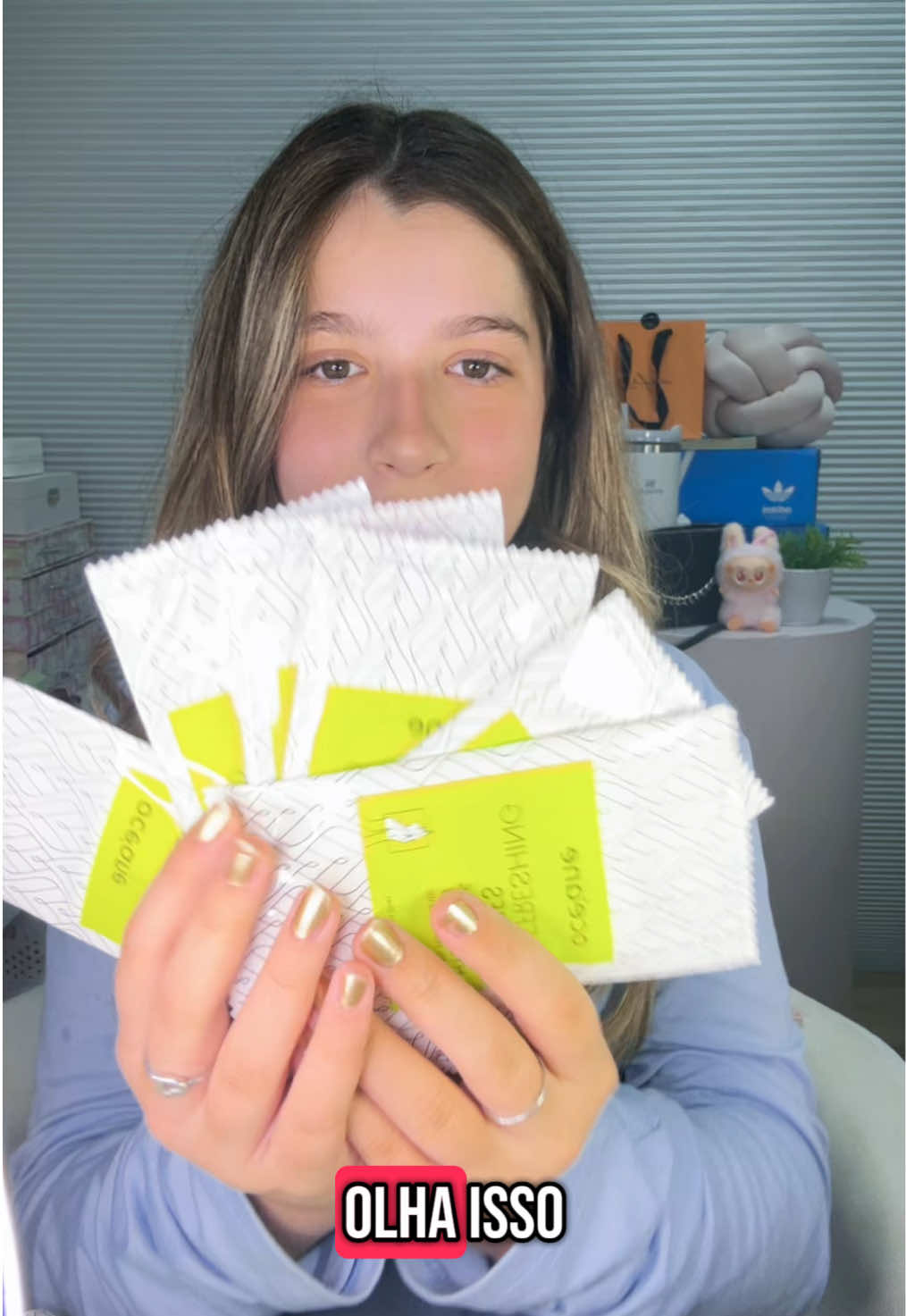 Será que esses lencinhos são bons? @oceane Não sabia que eles vinham assim todos embaladinhos.  #grwm #Vlog #makeup #make #skincare #comprinhas #cabelo #hair #nails 
