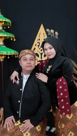 Studio photo include makeup,baju & photo wlyh Gunungsari BWI #capcut #studiophotography #adatjawa #kebayabludru #kebayakutubaru #makeup #mua #masukberanda #fypage #fypシ゚ #fyp #xyzabc #CapCut 