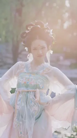 #hanfu #dance #beautiful #chinesedance #classicaldance #tangdynasty 
