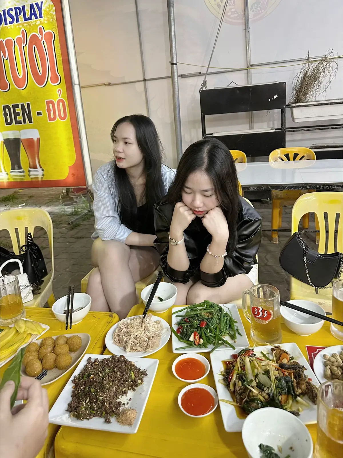 Đừng mở cửa trái tim nữa, mở bia đi 🍺  Lúc vui thì mình hướng ngoại, lúc buồn thì mình hướng về quán nhậu:))#capcut #tiktok #xuhuong #nhau #uongbia 