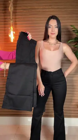 Valor 320,90 A calça jeans modeladora flare curva dos sonhos é um jeans incrível que vai do elegante ao despojado. Calça Flare Modeladora Preta Que Não Desbota Tecido hiper elástico com construção de uma alta performance e seu fio, esticando para todos os lados Cod.; CH109 Disponível site www.chjeans.com.br #CHjeans #jeansfeminino #JeansModelador #mulher