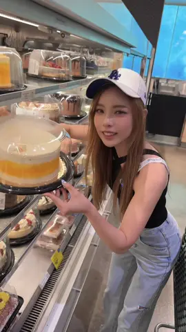 海外のスーパーでスイーツ買ってみんなで食べた🧁🤭#海外旅行 #ロサンゼルス #ドジャース #アメリカ 