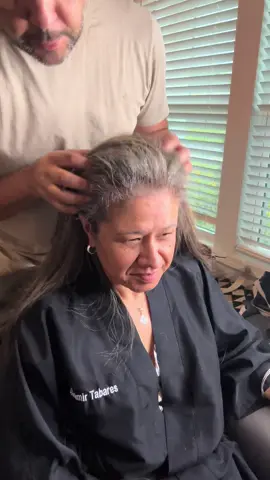 Así se disimulan las canas . 🥰❣️👏