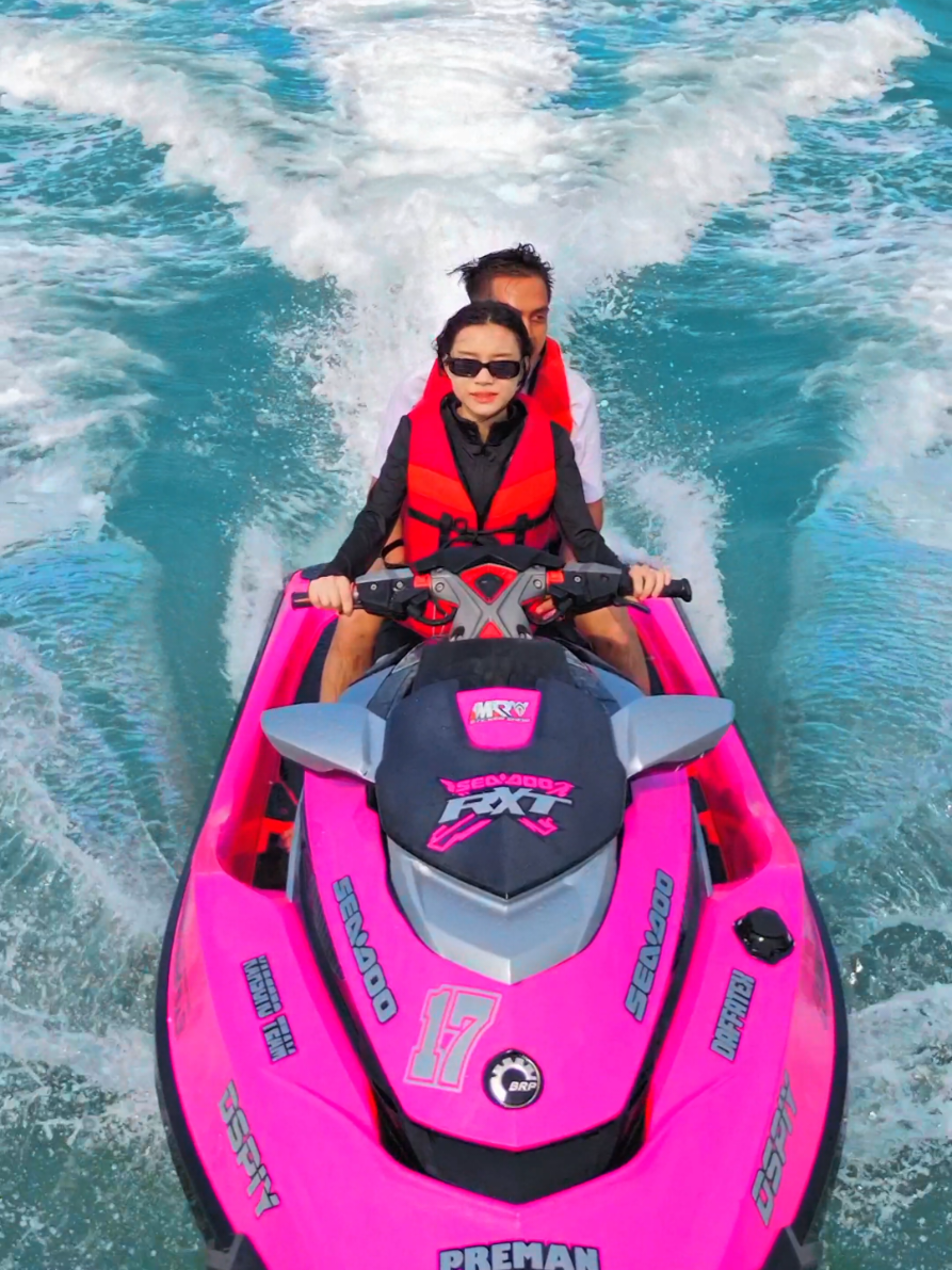 naik jetski bareng pasangan se seru ini ternyata @yesmatchaa  #seadoopangandaranmotion #Seadoopangandarann #pangandaran #berandapangandaran #berandatiktok #fyp #foryou #foryoupage #jetski #viral 