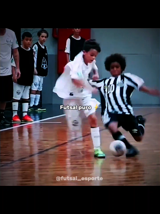Futsal 🤌⚽️ #dribles #skills #futsal #drible #foryou 