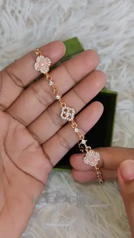 2025 Elegant Sparkling Four Leaf Clover Bracelet Beauty & Shiny #bracelet #leafcloverbracelet #elegant #elegantbracelet 