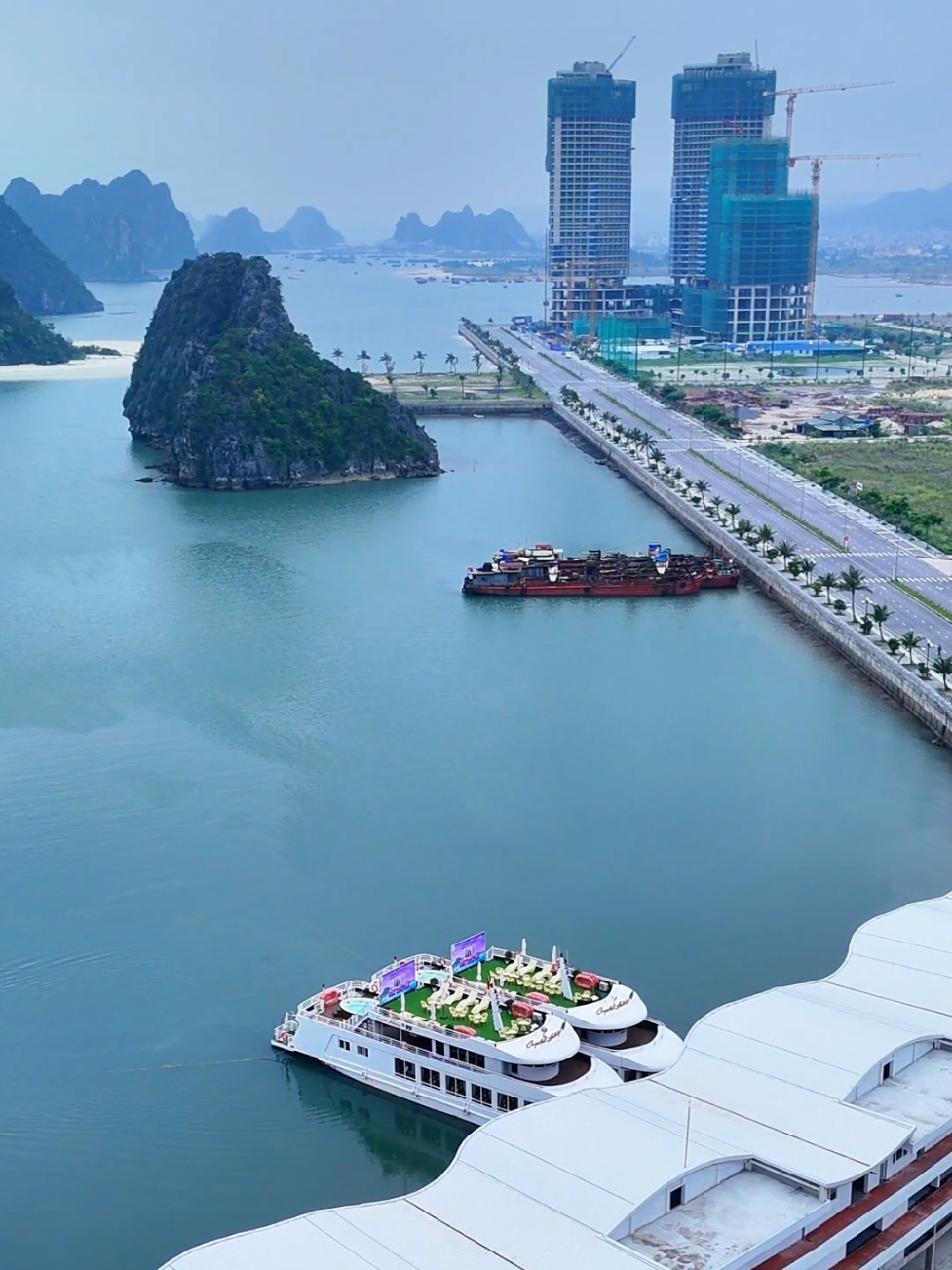 Crystal Holidays Habour Vân Đồn #xuhuong #xuhuongtiktok #fyp #crystalholidays #crystalholidaysvandon #crystalholidaysharbourvandon #khudothiaotienvandon #vinhbaitulong #dulichvinhbaitulong #bencangquocteaotien  #vandon #khukinhtevandon #quangninh 