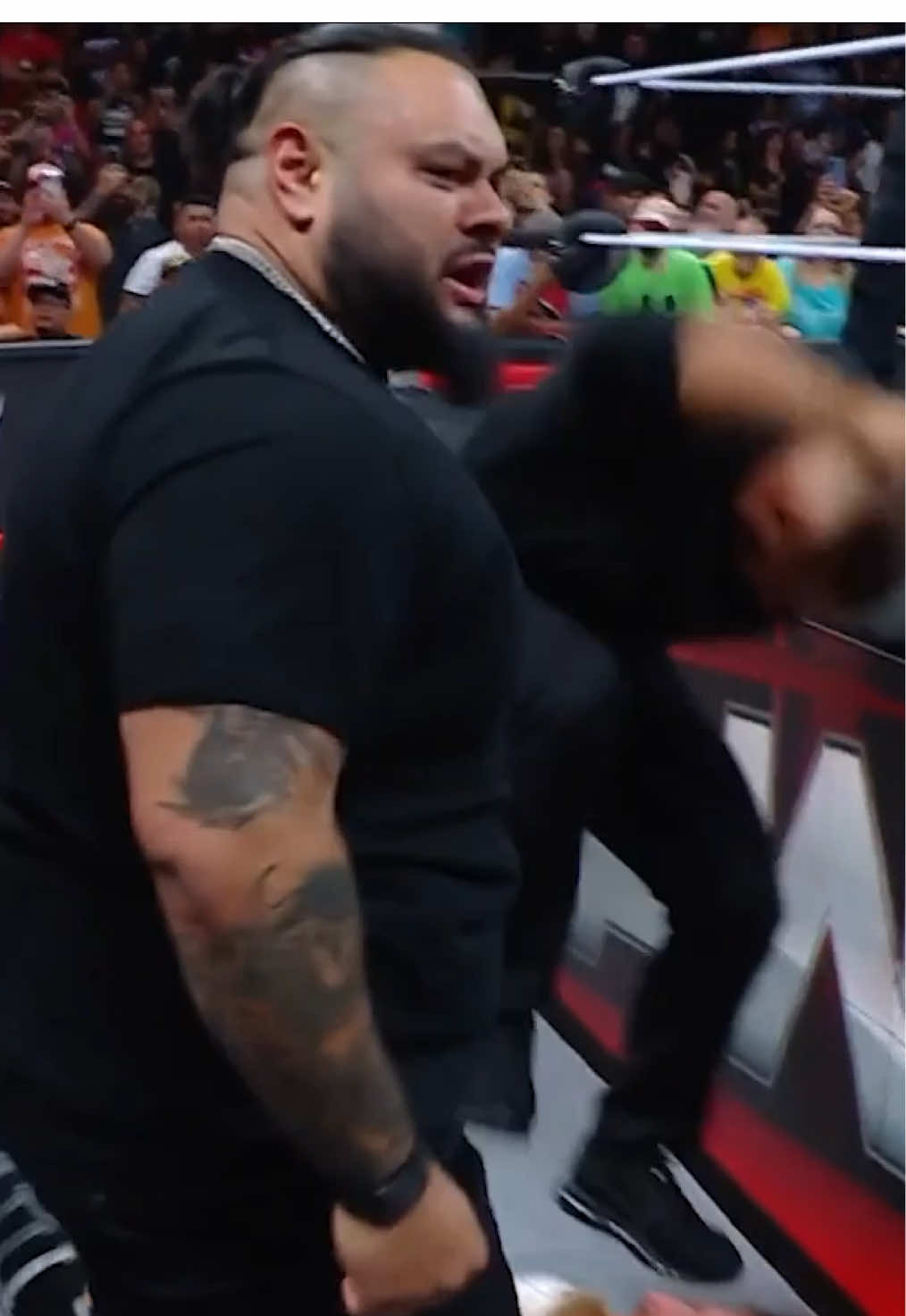 It's total CHAOS out here!! #WWE #FinnBalor #SethRollins #SamiZayn #BronsonReed #BronBreakker #JeyUso #PaulHeyman