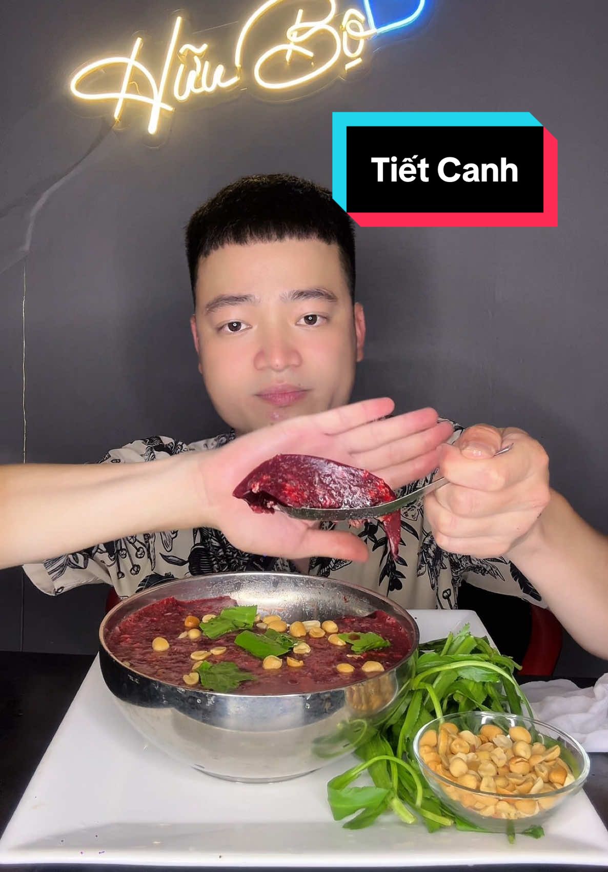 Ăn bát tiết canh khổng lồ =)) @Hữu Bộ Vlogs #huuboday #huubovlogs 
