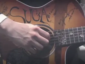 The charm of his fingers and his guitar. Today, 2 years ago💜🔥 #ddaytour #suga #agustd #minyoongi #bts #bts_official_bighit #btsarmy 