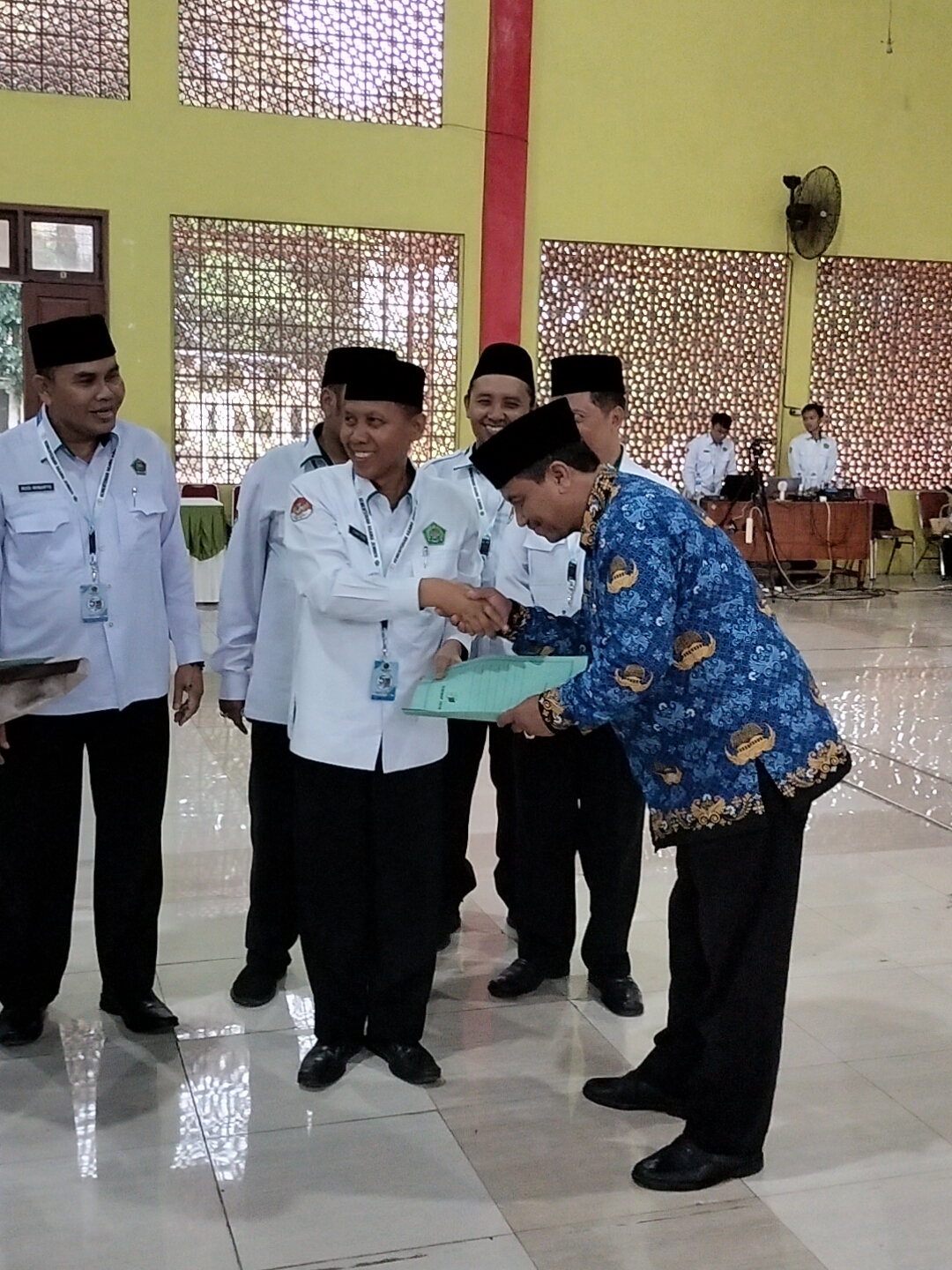Kepala Kantor Kemenag Jember, Santoso, Berikan Penguatan Zona Integritas kepada 316 PPPK yang Baru Dilantik. #fyp #fypシ゚viral🖤tiktok #pppk2024 #kemenagjember #humaskemenagjember #ZonaIntegritas