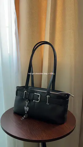Replying to @valya this shoulder bag is everything >> 😩🤎 #bag #shoulderbag #classybag #bagforwomen #stylishbags #fyp #trending #viral 