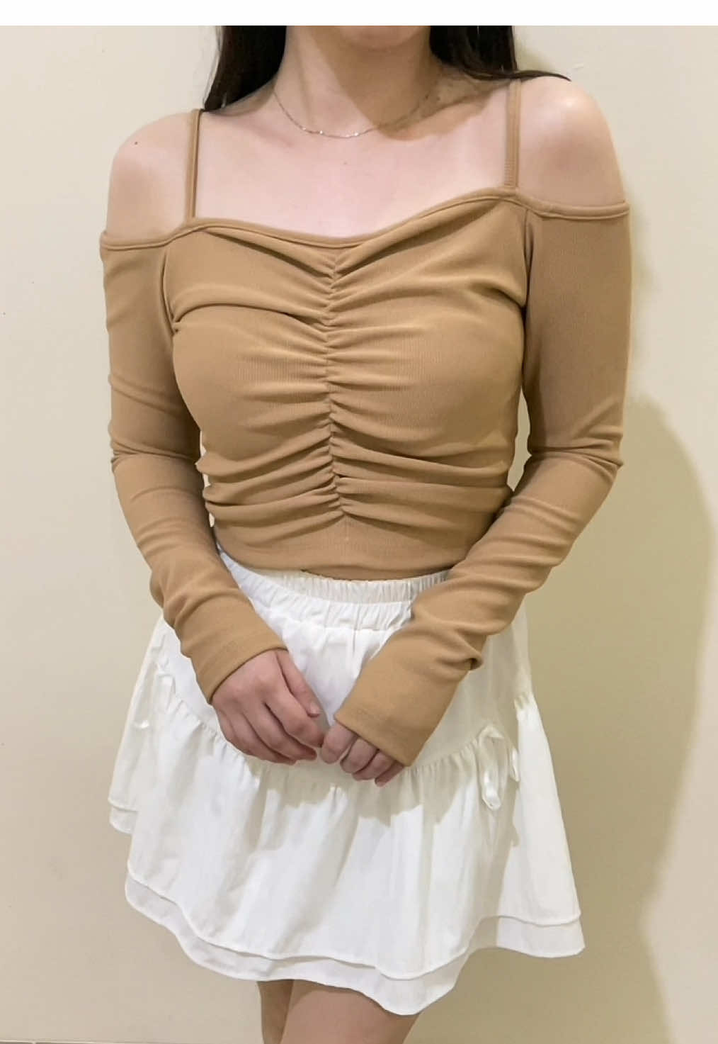 Rekomendasi sabrina top cakep, bahan anti kusut dan tidak nerawang. Harga 50ribuan aja! #sabrinatop #bajusabrina #offshoulder #longsleevetop #knittop #sabrina #bajuwanita #atasanwanita #bajulenganpanjang #offshouldertop #TikTokFashion #topwanita #bajucantik 