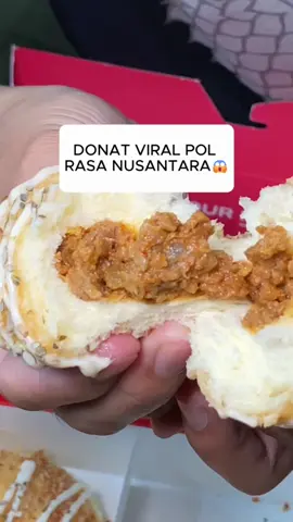 “WARGA SEMARANG BARAT WAJIB TAU ✅ DONAT JEPANG YANG VIRAL BANGET !!!! Food Review : Ada 40++ Topping, donatnya lembyut dan fluffy banget, bisa request topping sesuai yang kalian mau 😭 Menu yang Minkul pesan : *Signature Donat Isi 6 Pcs : 55K *Fluffy Filling Isi 6 Pcs : 55K *Fluffy Raye isi 6 Pcs : 78K 📍Obun Bakeshop Jl. Abdul Rahman Saleh No.810, Kalipancur, Kec. Ngaliyan, Kota Semarang 🕛 Jam Buka : 06.30-20.30 WIB 📷 Instagram : @Obun Bakeshop 