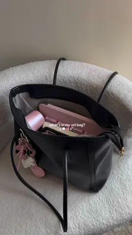 Replying to @f all time favorite tote bag 🥹💫 #whatsinmybag #bag #totebag #totebagaesthetic #unibag #schoolbag #largecapacitybag #fyp #trending #viral 