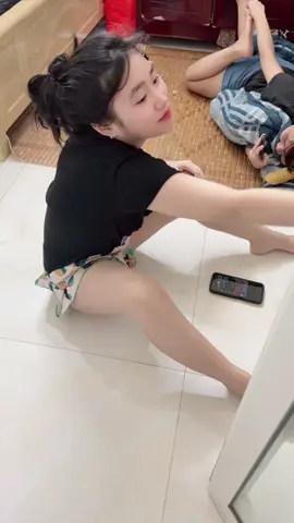 Hậu trường  của 3 chị em nhà NHi 
