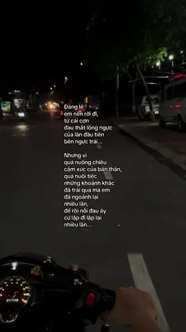 Đáng lẽ em nên rời đi,  từ cái cơn  đau thắt lồng ngực  của lần đầu tiên  bên ngực trái... Nhưng vì  quá nuông chiều  cảm xúc của bản thân, quá nuối tiếc  khoảnh khắc  đã trải qua mà em  đã ngoảnh lại  nhiều lần,  để rồi nỗi đau ấy  cứ lặp đi lặp lại  nhiều lần...#lu1010 