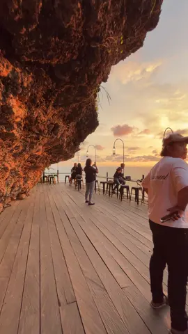 Sunsetnya obelix sea view hari ini. Yuk, tambahkan ke paket wisata Jogja Anda! Pesan sekarang dan nikmati momen tak terlupakan! SEWA MOBIL + DRIVER JOGJA ➡️PAKET WISATA JOGJA ➡️GROUP & FAMILY TRIP ➡️SOLO TRIP ➡️PRIVATE TRIP #sewamobiljogja #wisatajogja #paketwisatajogja #tourwisatajogja #tripwisatajogja  #obelixseaview 