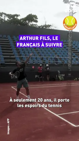Lui, c'est Arthur Fils, il a 20 ans, et il est promis à un bel avenir dans le tennis 🎾 #arthurfils #sport #sports #rolandgarros #tennis #sportstiktok #sinformersurtiktok #apprendresurtiktok