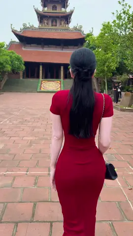 Phật dậy  Khi nước đục, đừng khuấy lên. Càng động càng mờ . Tâm người cũng vậy , gặp chuyện lớn , nếu giữ được sự lặng yên thì con người vượt qua phân nửa giông bão .. Tháng mới an yên 🙏