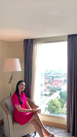 STAYCATION TIME ‼️ Rekomendasi Hotel di tengah kota Semarang, dengan view kota dan simpang lima langsung😍 Enjoy swimming pool in rooftop @LK Simpang Lima best pokonya. Mau pagi, sore, malam tetep cakep🤩 📍Hotel Louis Kienne Simpang Lima Jl. A. Yani No.137, Semarang #hotelsemarang #rekomendasihotel #staycationhematchallenge #louiskiennesemarang #staycationsemarang #placetovisit #semarangstory #fypシ゚ 