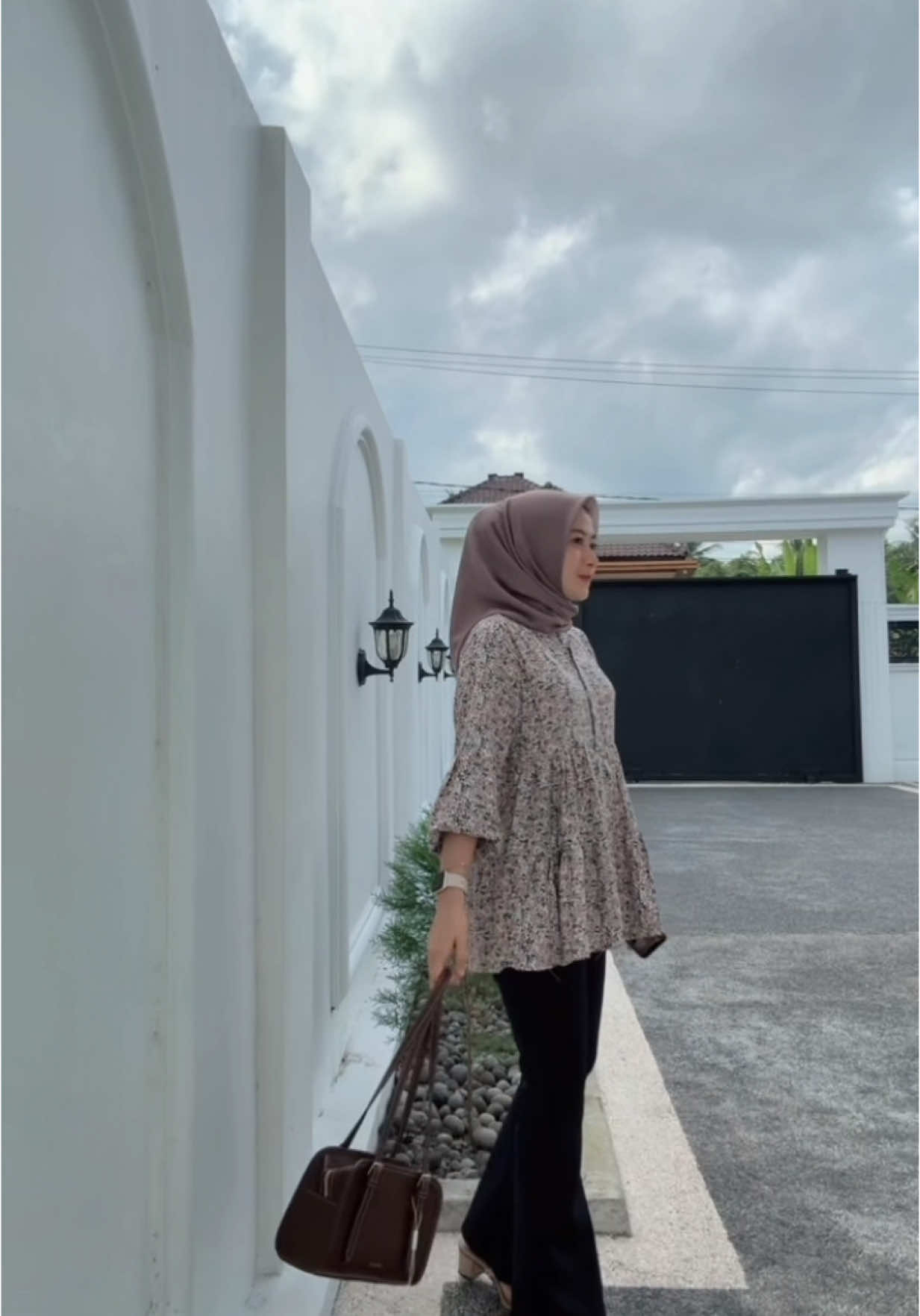 Alona blouse🫶🏻 #fyp #blouse #blousewanita #blousecantik 